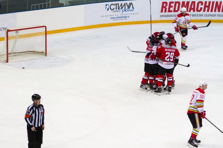 Хоккеисты «Металлурга» выиграли третий матч подряд
