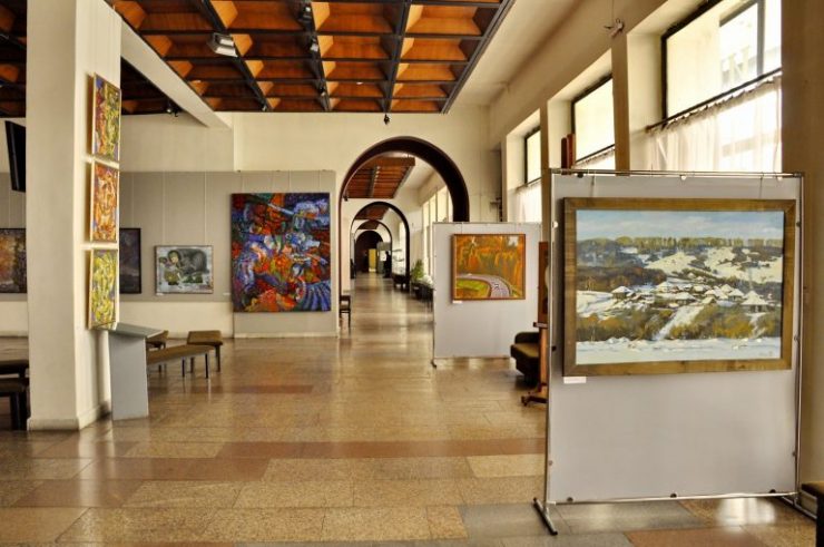 Выставка картин Александра Доможакова начнется свою работу в художественном музее