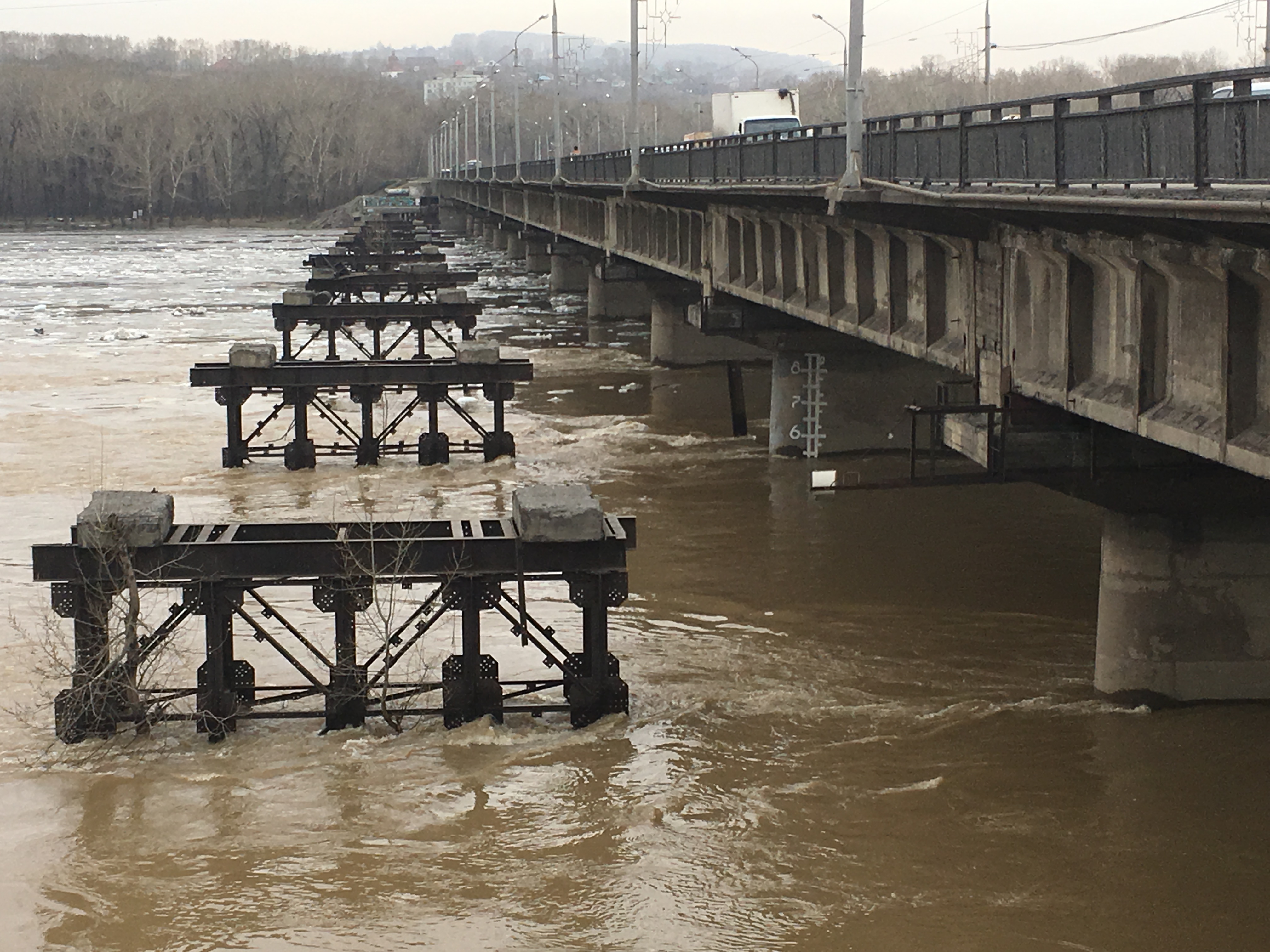 Вода новокузнецк. Томь Новокузнецк. Уровень воды в Томи в Новокузнецке. Уровень воды, Новокузнецк, Кузнецкий мост.. Уровень воды в Томи в Новокузнецке у Кузнецкого моста.