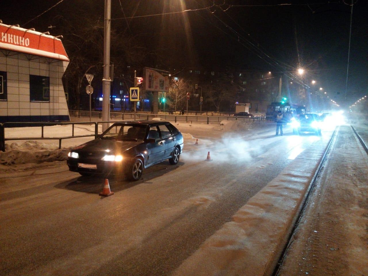 ДПС Новокузнецк Skoda. Травмировать Новокузнецк. ГИБДД Новокузнецка ребёнок в машина. Под Оренбургом ДТП 2девочки и 2 мамы.