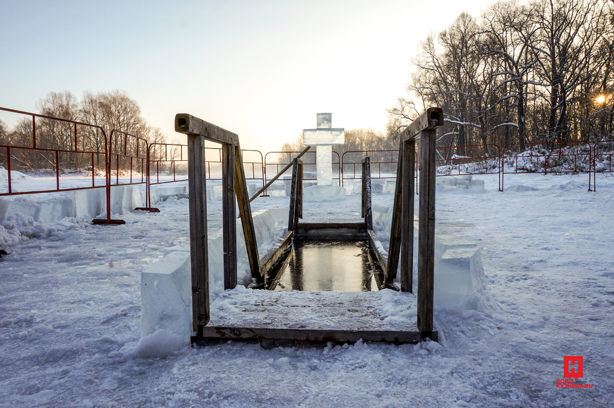 Новокузнецке на неделю. Абагур крещение. Мемориальный комплекс Абагур. Крещение Новокузнецк. Самая большая горка зимняя в Абагуре.