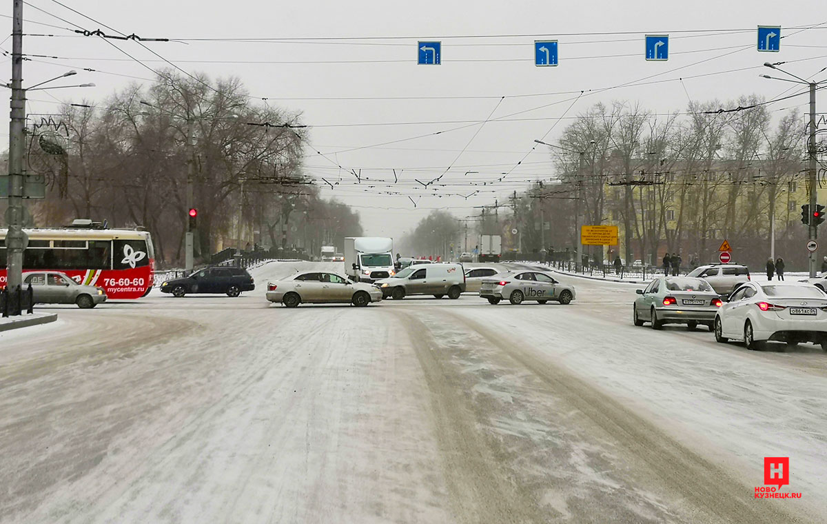 По года в новокузнецке. Фотографии пересечения Кирова Металлургов в Новокузнецке. Закрытие Республики Новокузнецк.