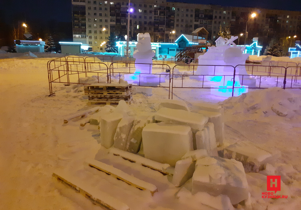 Рядом с новокузнецком. Елка Ситимол Новокузнецк. Новокузнецк фото города 2022 площадь. Новокузнецк фото города 2022. 17.01.2023 Фото Новокузнецк Рождественские встречи.