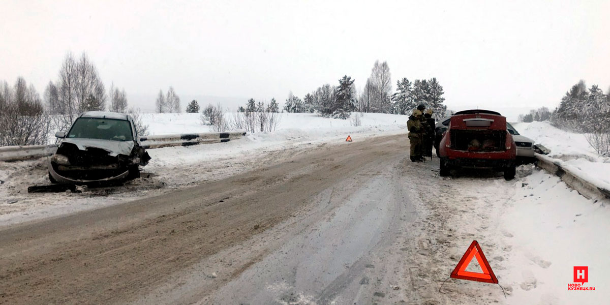 Новокузнецк бийск. ДТП 15 декабря 2019 Новокузнецк. Авария на трассе Новокузнецк Кузедеево со скорой помощи. Трасса Бийск Мартыново Кузедеево Новокузнецк. Авария трасса Новокузнецк 15 декабря.