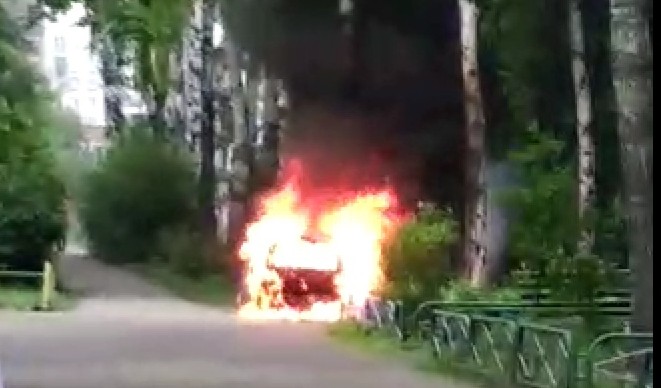 Континент горит новокузнецк. Новокузнецк что горит. В Новокузнецке сгорел автобус.